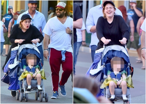 Adele com o marido e o filho, em passeio na Disneylândia