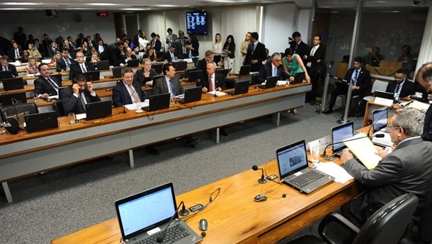 PEC só foi aprovada depois de algumas alterações no texto original, que causou polêmica | Foto: Agência Senado