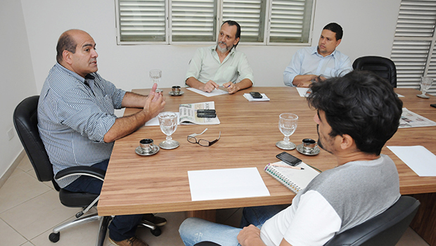 Presidente do PT goiano, Ceser Donisete: “A renúncia do vereador Tayrone como vice na candidatura ao governo foi traição. Não tem outro nome. Ele traiu a confiança do partido e fez o jogo do adversário” | Foto: Renan Accioly / Jornal Opção 