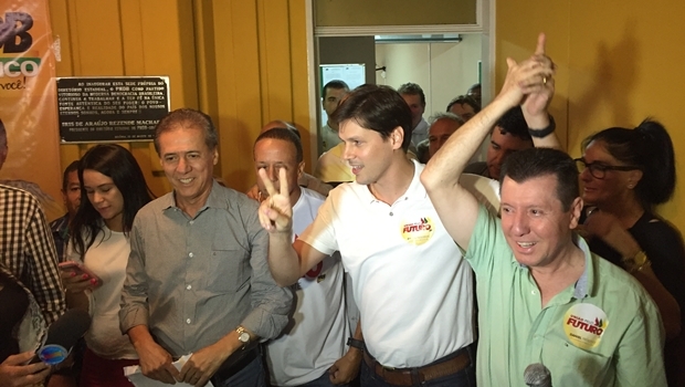 Vitória do parlamentar foi comemorada na sede do PMDB, em Goiânia | Foto: Alexandre Parrode/Jornal Opção