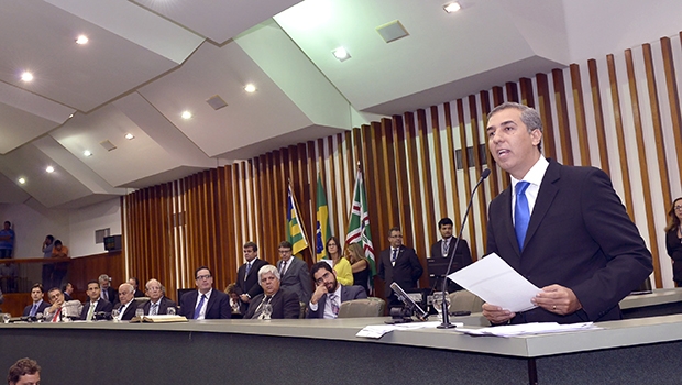 Governador em exercício José Eliton: discurso em tom alto para contestar a oposição | Foto: Y. Maeda