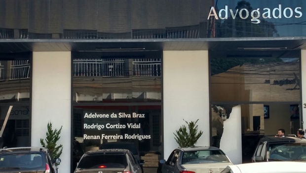 Fachada do escritório de advocacia depois de ato de vandalismo de um dos integrantes do MST. | Foto: Assessoria PMGO