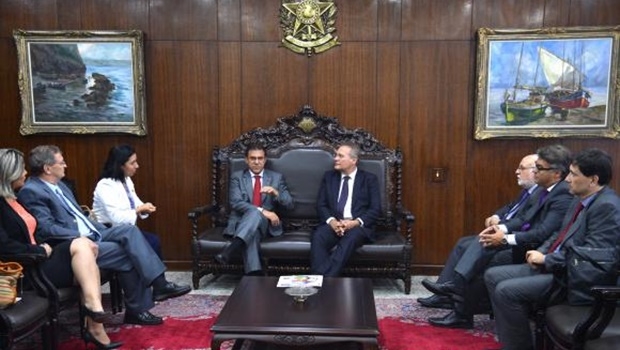 O presidente do Senado, Renan Calheiros, recebe representantes da Frente Nacional de Prefeitos | Foto: Wilson Dias/Agência Brasil