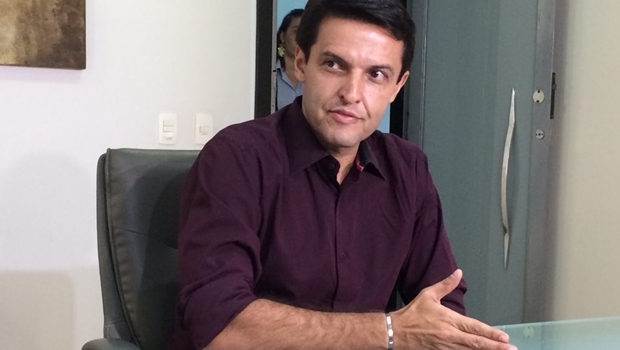 Presidente Décio Coutinho durante a coletiva | Foto: Larissa Quixabeira / Jornal Opção 