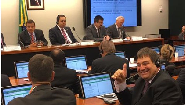 Paralmentares debatem marco regulatório dos jogos de apostas