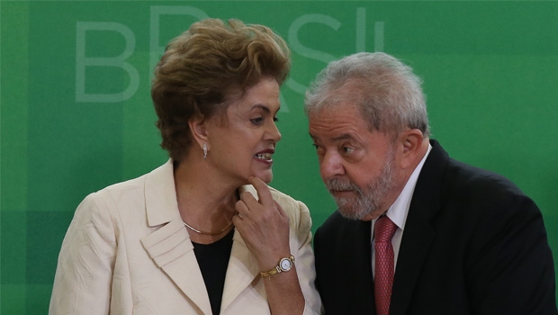 Dilma Rousseff e Lula da Silva: jogada para pôr o ex-presidente num ministério não deu certo, e o impeachment se aproxima cada dia mais 