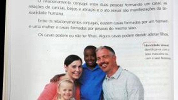 Livro de ciências para alunos do 5º ano está no centro da polêmica com vereadores sobre ensino de questões de gênero e sexualidade na rede municipal do Recife | Foto: Sumaia Vilela / Agência Brasil