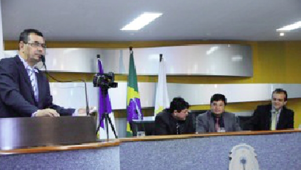 Vereador Lucio Campelo: “Absurdo investir em coelhinhos”