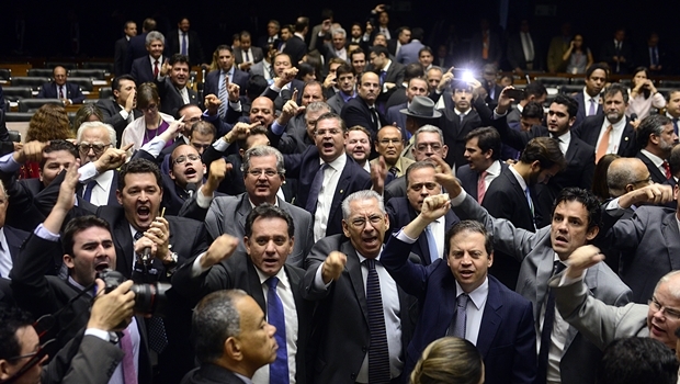 Deputados da oposição realizaram manifestação durante a sessão no plenário | Foto: Gustavo Lima/Câmara dos Deputados
