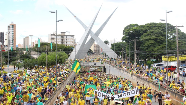Manifestação em Goiânia do dia 13 março: reuniu 50 mil pessoas | Foto: Bruna Aidar/ Jornal Opção