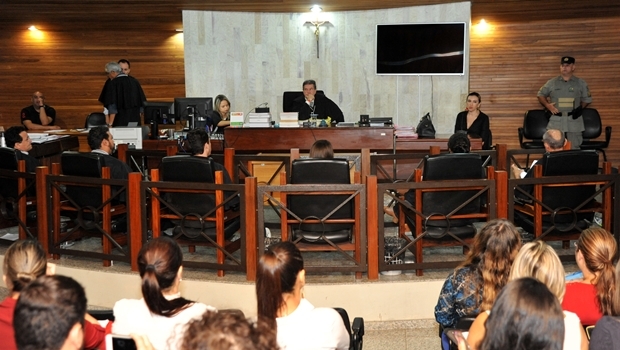 Em sessão do 1º Tribunal do Júri de Goiânia, o vigilante Tiago | Foto: Hernany César