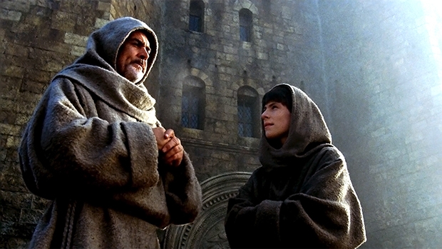 Eco se tornou conhecido internacionalmente em 1980 com a publicação de seu primeiro romance, “O Nome da Rosa”, que ganhou as telas do cinema