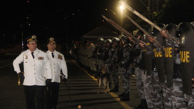 Coronel Divino Alves e coronel Sílvio Benedito participam da solenidade de troca de comando geral da PM | Foto: Humberto Silva