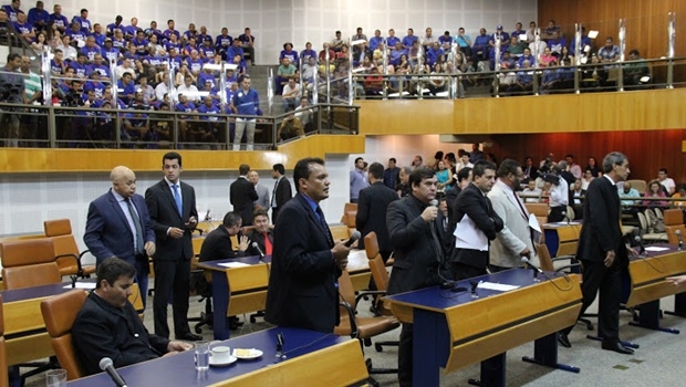 Galerias do plenário ficaram lotadas para assistir a votação do projeto de concessão da Saneago | Foto: reprodução Câmara Municipal