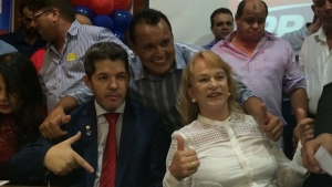 Vereador Felisberto Tavares, delegado Waldir e deputada Magda Mofatto durante cerimônia de filiação | Foto: Larissa Quixabeira/Jornal Opção
