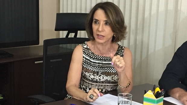 Secretária Raquel Teixeira durante entrevista | Foto: Alexandre Parrode 