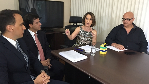 Secretária Raquel Teixeira com integrantes da comissão que avalia as OSs | Foto: Alexandre Parrode 