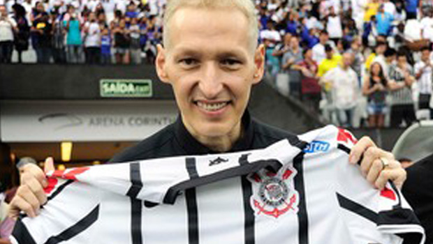 Marcelo Rossi é corintiano fanático e não esconde o fato de ninguém.  O padre é amigo do técnico Tite