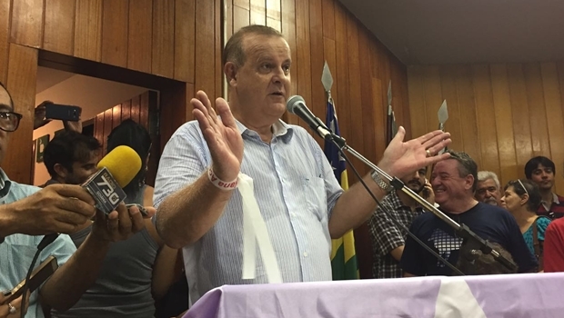 Paulo Garcia, em discurso, durante solenidade na Câmara Municipal | Foto: Alexandre Parrode