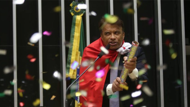 Wladimir Costa, o deputado do rojão de confetes: no Pará, é acusado de desvio de recursos da Secretaria de Esportes para a ONG que dirige | Foto: Antônio Barboza/Divulgação