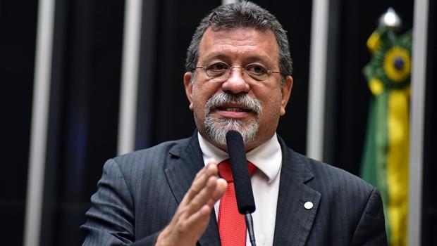 Discurso de Afonso Florence (PT-BA) acusa tentativa de impeachment de golpe | Foto: Zeca Ribeiro/Câmara dos Deputados