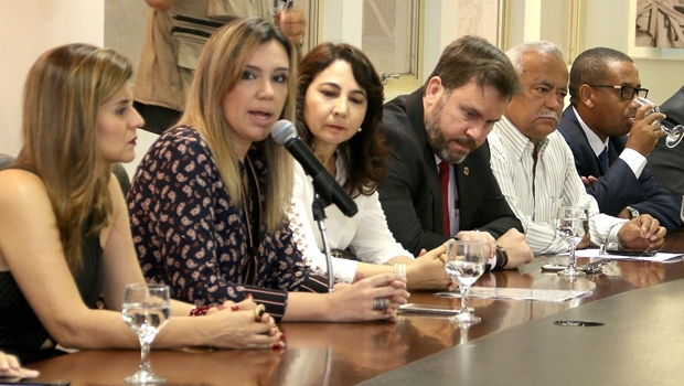 A presidente do Sindicato dos Delegados de Polícia Civil (Sindepol), Silvana Nunes Ferreira, durante solenidade que marcou o envio à Assembleia Legislativa do projeto de lei que garante assistência jurídica a policiais | Foto: Jota Eurípedes