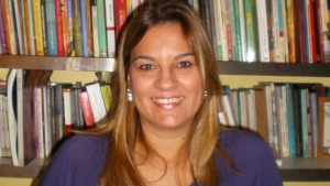 Com uma linguagem coloquial, permeada de muito lirismo, a escritora mineira Eltânia André também é autora dos livros “Meu nome agora é Jaque” e “Manhãs adiadas” | Foto: Arquivo pessoal