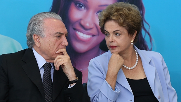 Michel Temer, vice-presidente, e Dilma Rousseff, presidente da República: aliados, ganharam duas eleições seguidas, mas agora, na possibilidade de a segunda sofrer impeachment, o primeiro quer cair fora e salvar a própria pele, escapando do abraço dos afogados | Foto: Lula Marques/Agência PT