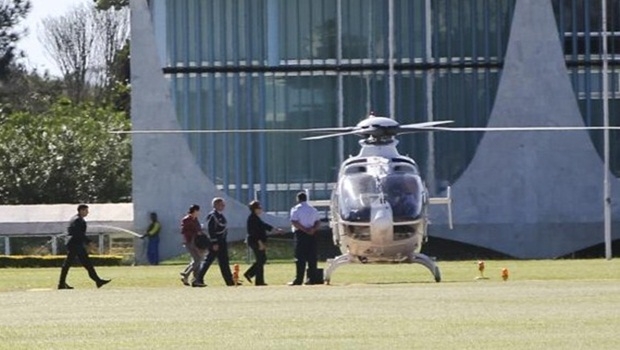 A presidente Dilma Rousseff pega o helicóptero até a Base Aérea de Brasilia, onde embarcou para Nova York | Foto: Marcelo Camargo/Agência Brasil