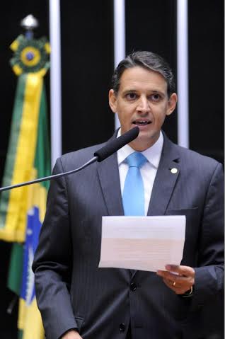 Thiago Peixoto um c6a178bc-2503-40e5-a4ed-8f72387df402