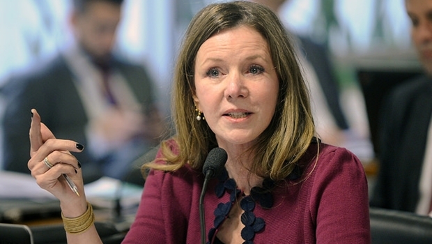 Senador Vanessa Grazziotin (PCdoB-AM) pediu a suspensão da análise do processo de impeachment até que contas de 2015 do governo sejam avaliadas | Foto: Marcos Oliveira/Agência Senado