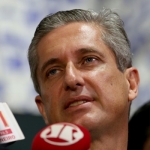 O líder do PSD na Câmara, Rogério Rosso fala à imprensa