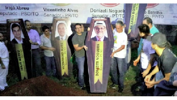 Políticos contrários ao impeachment de Dilma vão pro “caixão” | Foto: Divulgação