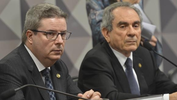 Presidente da Comissão Especial do Impeachment no Senado, Raimundo Lira, e o relator, Antonio Anastasia durante reunião para analisar e votar requerimentos Antonio Cruz/ Agência Brasil