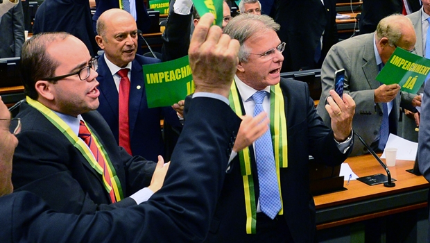 Deputado Fábio Sousa (à esq.) durante a Comissão do Impeachment | Foto: Zeca Ribeiro/ Agência Câmara