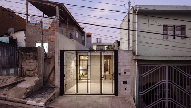 A casa da Dona Dalva e o contraste com habitações típicas da periferia | Foto: Pedro Kok/Terra e Tuma Arquitetos
