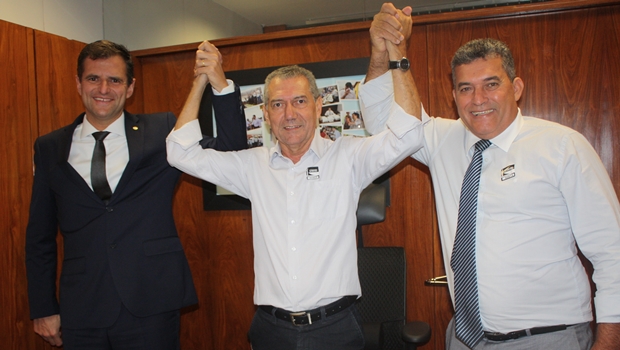 Deputado federal Marcos Abrão, e os vereadores Roberto Lopes e Tequinha | Foto: Ascom / Marcos Abrão 