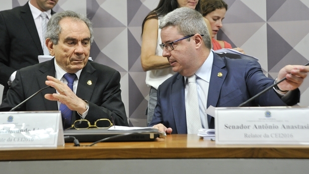 Comissão Especial do Impeachment 2016 (CEI2016) realiza reunião de instalação e eleição do presidente e do relator. (E/D): presidente da CEI 2016, senador Raimundo Lira (PMDB-PB); relator da CEI2016, senador Antonio Anastasia (PSDB-MG) Foto: Geraldo Magela/Agência Senado