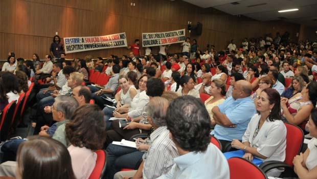 Manifestação em sessão do Consuni, na UFG: prática natural  do meio acadêmico | Divulgação