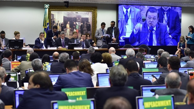 11/04/2016 - Brasília - DF, Brasil - Reunião da Comissão Especial que vai votar o parecer do relator, (foto) dep. Jovair Arantes (PTB-GO), que recomenda a abertura de processo de impeachment contra a presidente Dilma Rousseff Data: 11/04/2016. Foto: Zeca Ribeiro / Câmara dos Deputados