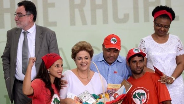 Durante anúncio de medidas para fortalecer o desenvolvimento rural, Dilma recebe apoio de representantes de movimentos sociais | Foto: Elza Fiúza/Agência Brasil