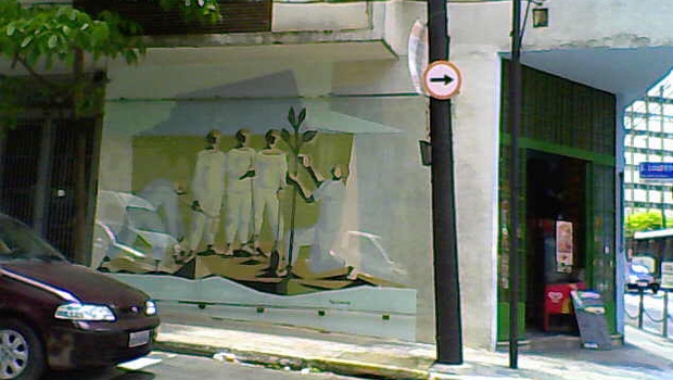 Na Rua João Lourenço, no bairro paulistano de Moema, painel restaurado de Clóvis Graciano