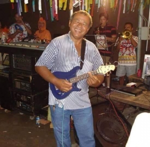 Carlão do conjunto The Brothers 10366020_595503177272442_490347335068237923_n