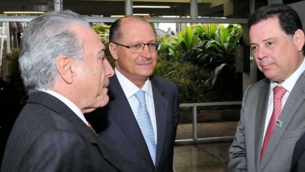 Michel Temer com os governadores tucanos Geraldo Alckmin (SP) e Marconi Perillo (GO) 