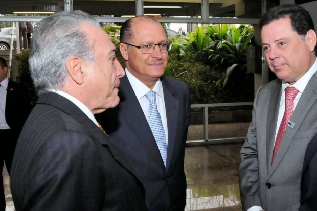 Marconi Perillo com Michel Temer3314-marconi-duvida-de-temer-e-diz-que-situacao-do-brasil-pode-piorar_1200x0