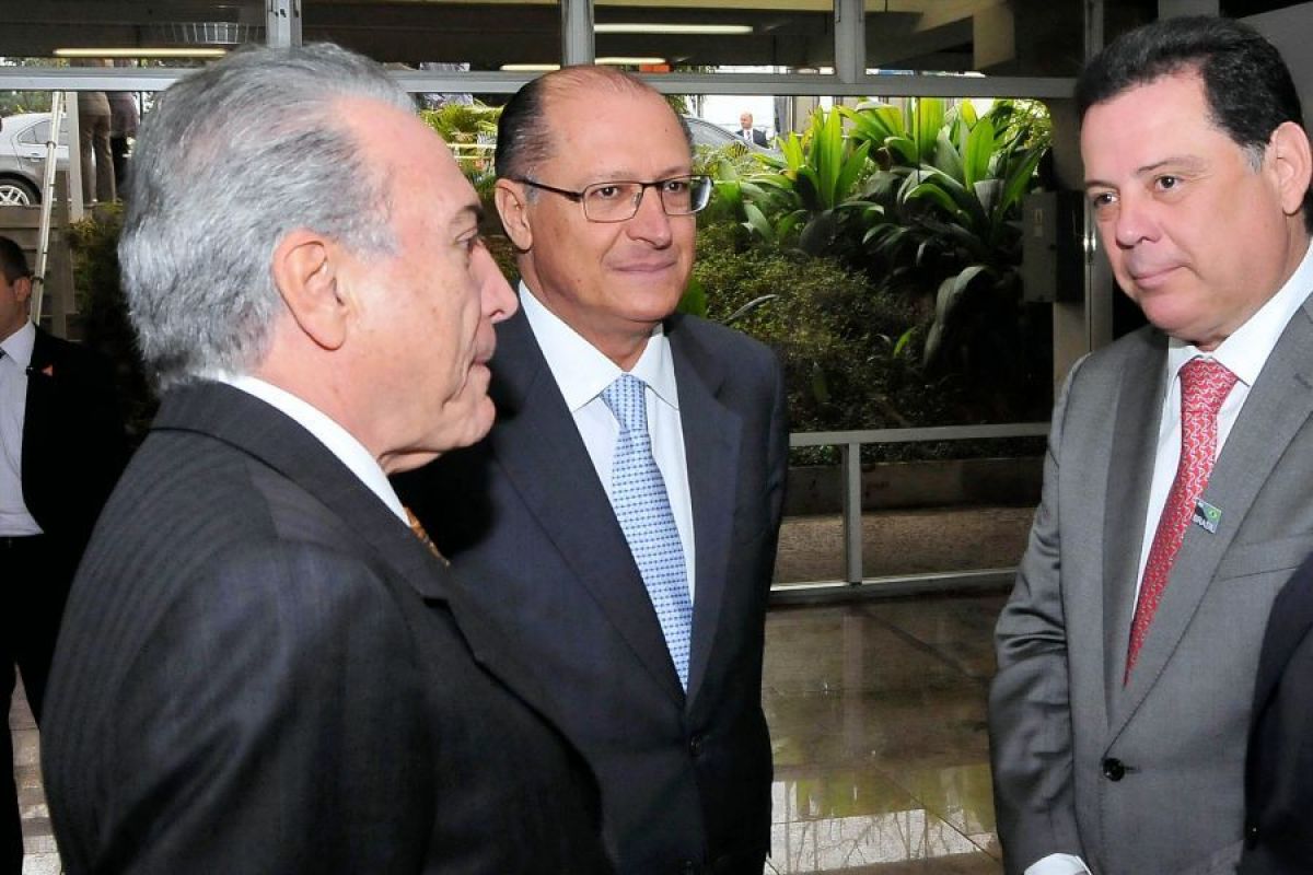 Marconi Perillo com Michel Temer3314-marconi-duvida-de-temer-e-diz-que-situacao-do-brasil-pode-piorar_1200x0