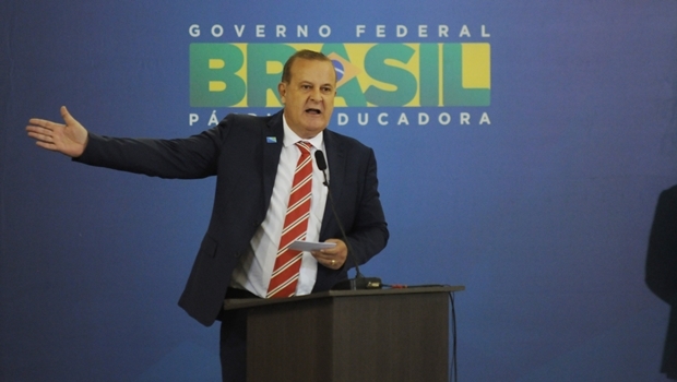 Em discurso na inauguração do novo Aeroporto Santa Genoveva, o prefeito Paulo Garcia (PT) agradeceu o apoio de Dilma à sua administração em Goiânia | Foto: Renan Accioly/Jornal Opção