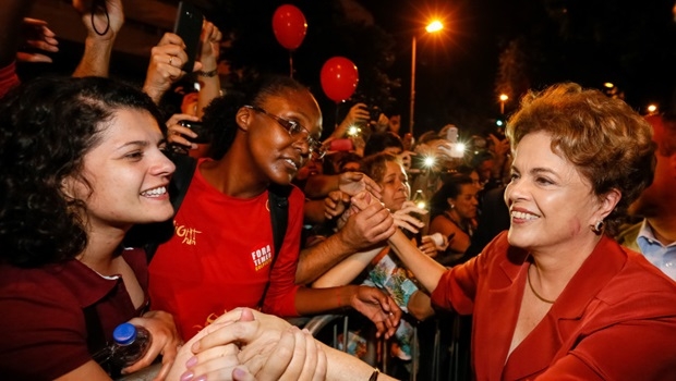 Sem conseguir conter as lágrimas, Dilma voltou a questionar impeachment, que seguiu classificando como golpe | Foto: Roberto Stuckert Filho/PR
