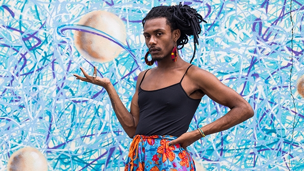 De Araraquara (SP), Liniker vem a Goiânia com sua banda, Caramelows, pelo Festival Bananada