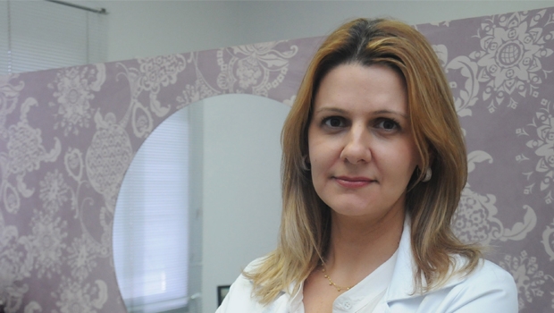 Juliana Salgado: “Muitos jovens se submetem à cirurgia e têm uma flacidez de pele muito pequena. Com o passar dos anos, essa flacidez pode piorar” | Foto: Renan Accioly